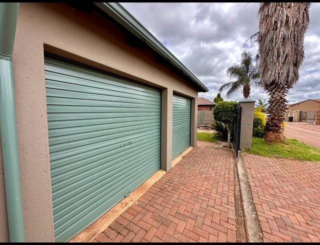 3 BEDROOM HOUSE FOR SALE IN THE ORCHARDS